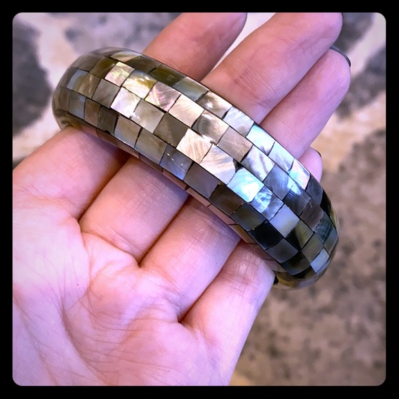Jewelry - EUC Abalone bangle bracelet